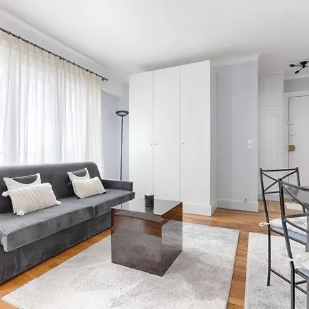 Matignon Saint-honore : Magnifique 1br Apartment Paris