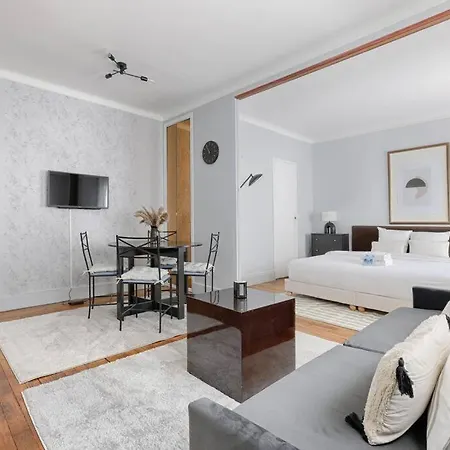 Matignon Saint-honore : Magnifique 1br Apartment Paris